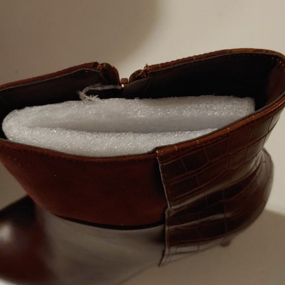 Boots - Picture 4 of 6